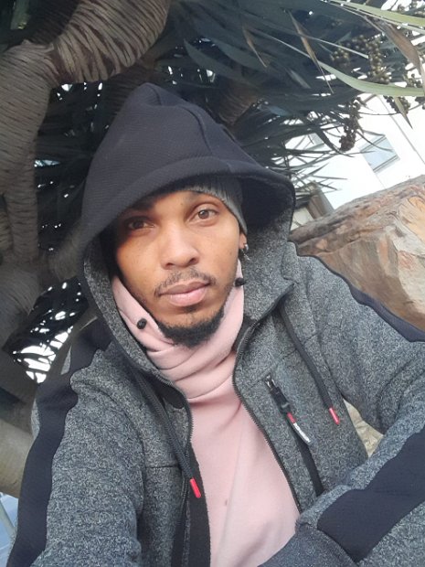 Elnathan Abraham Du Plessis 37j, 1.97m. Cel735153112